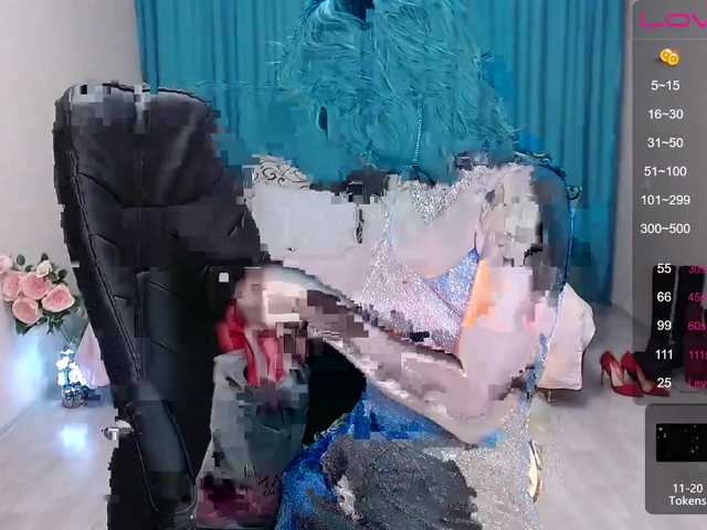 Live sex webcam photo for KirstenDesire #272374719