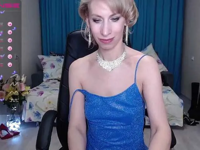 Live sex webcam photo for KirstenDesire #272806591