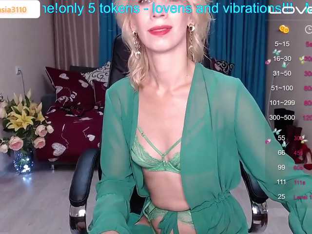 Live sex webcam photo for KirstenDesire #274515964