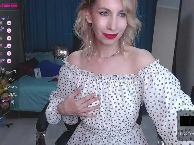 Live sex webcam photo for KirstenDesire #275630293