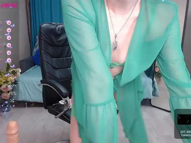 Live sex webcam photo for KirstenDesire #275653435