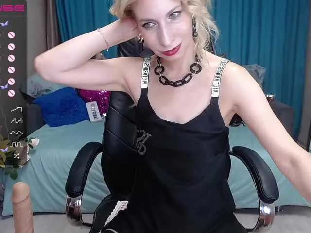 Live sex webcam photo for KirstenDesire #276018821