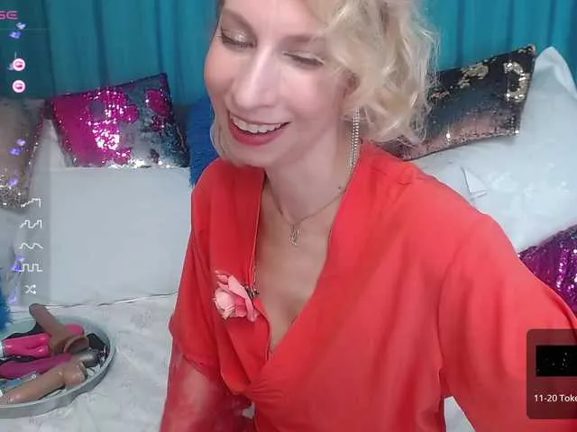 Live sex webcam photo for KirstenDesire #276304176