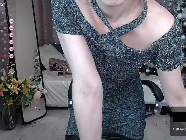 Live sex webcam photo for KirstenDesire #276990007