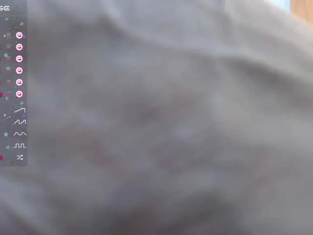 Live sex webcam photo for KirstenDesire #277110389