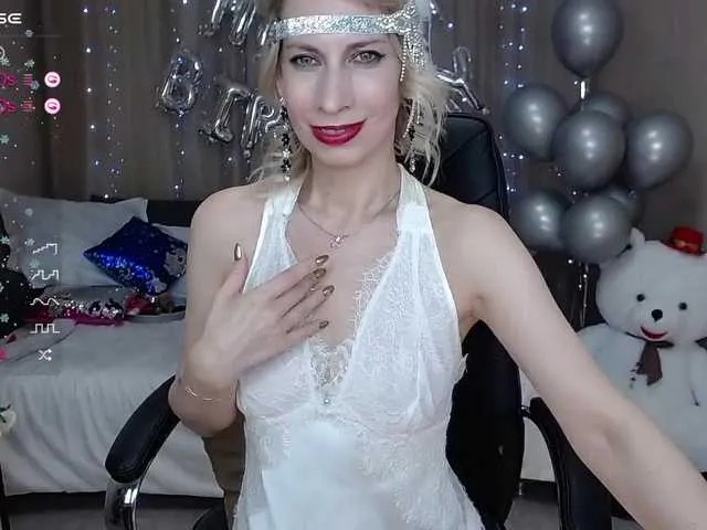 Live sex webcam photo for KirstenDesire #277147759