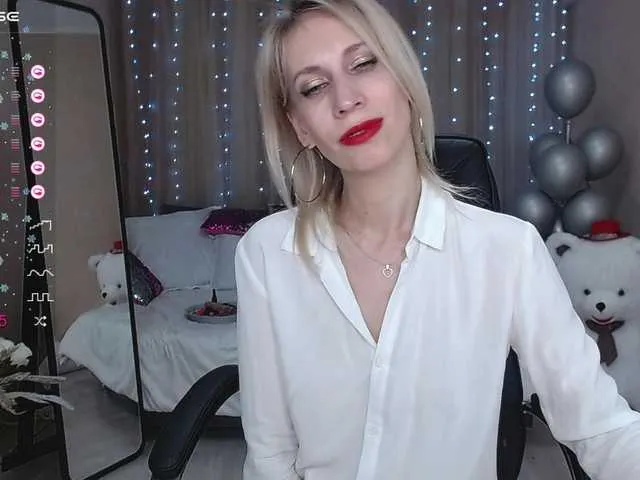 Live sex webcam photo for KirstenDesire #277256981