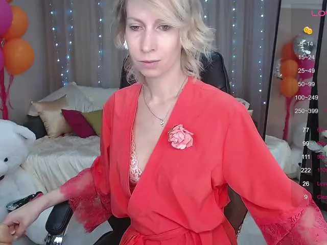 Live sex webcam photo for KirstenDesire #277675015