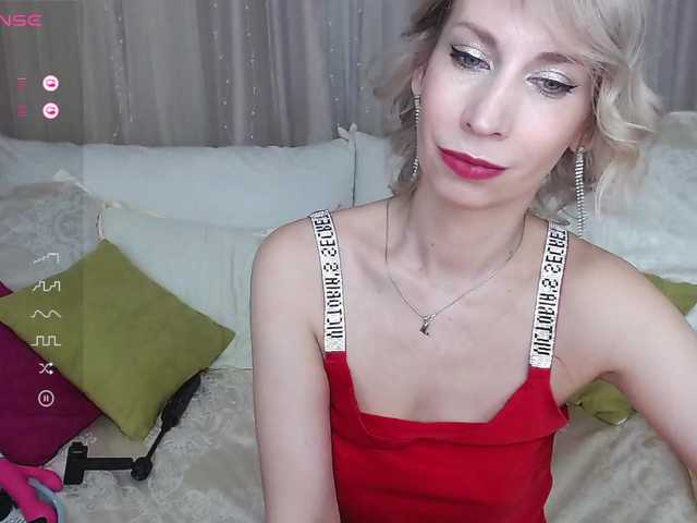 Live sex webcam photo for KirstenDesire #277774891