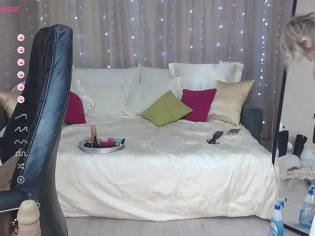 Live sex webcam photo for KirstenDesire #277823897