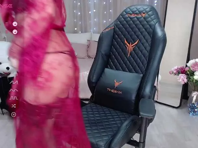 Live sex webcam photo for KirstenDesire #278214756