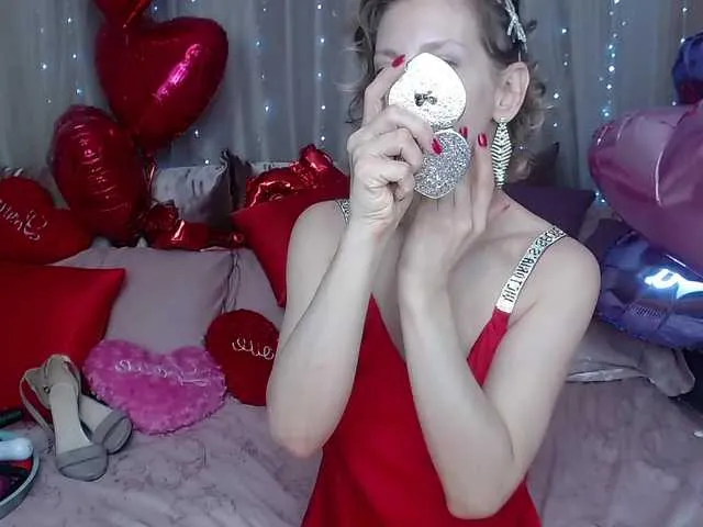 Live sex webcam photo for KirstenDesire #290573185