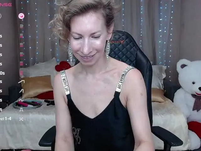 Live sex webcam photo for KirstenDesire #291265369