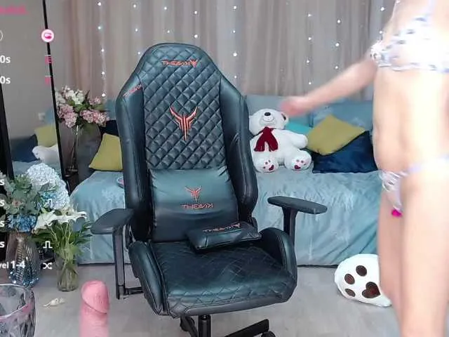 Live sex webcam photo for KirstenDesire #291818344