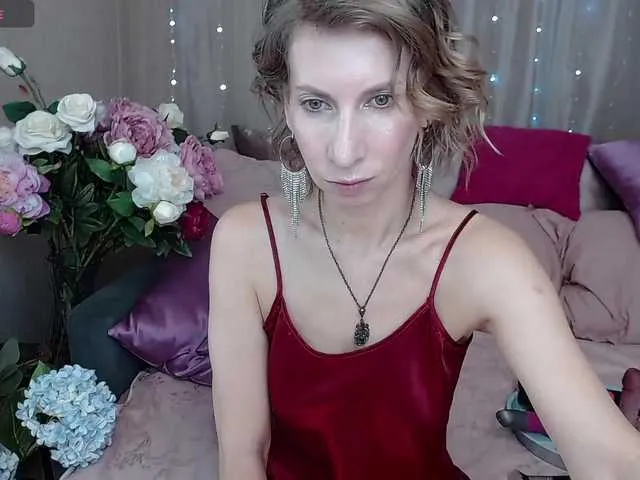 Live sex webcam photo for KirstenDesire #292072296