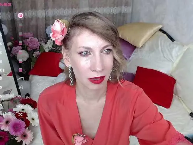 Live sex webcam photo for KirstenDesire #292368598