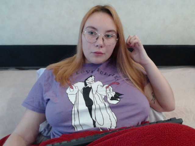 Live sex webcam photo for KirstenRed #271979513