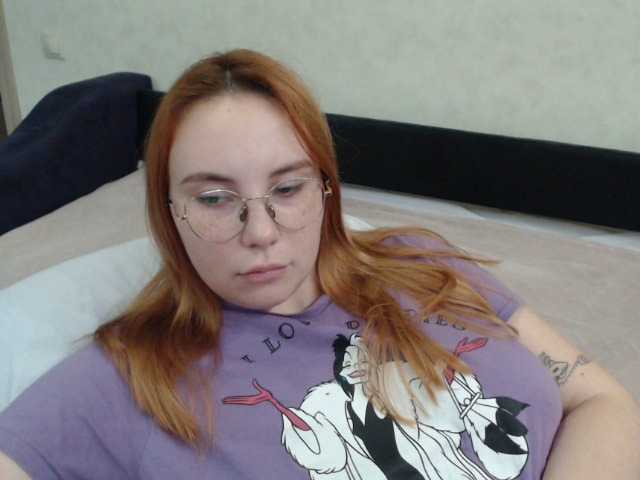 Live sex webcam photo for KirstenRed #272453905