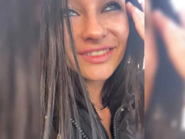 Live sex webcam photo for Kisa-Gav #272776416