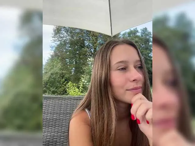 Live sex webcam photo for Kisacka #289993753