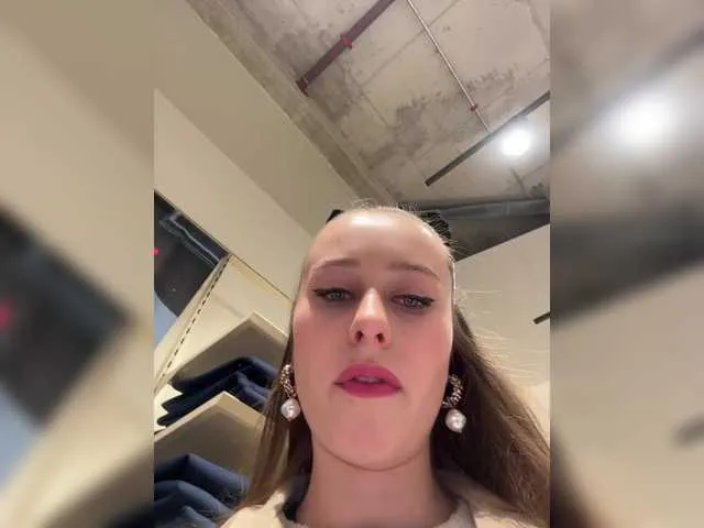 Live sex webcam photo for Kisacka #290342573