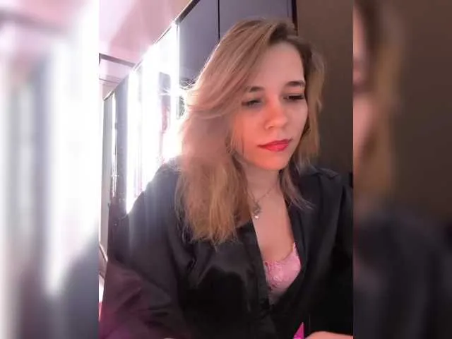 Live sex webcam photo for Kitteen #291757792