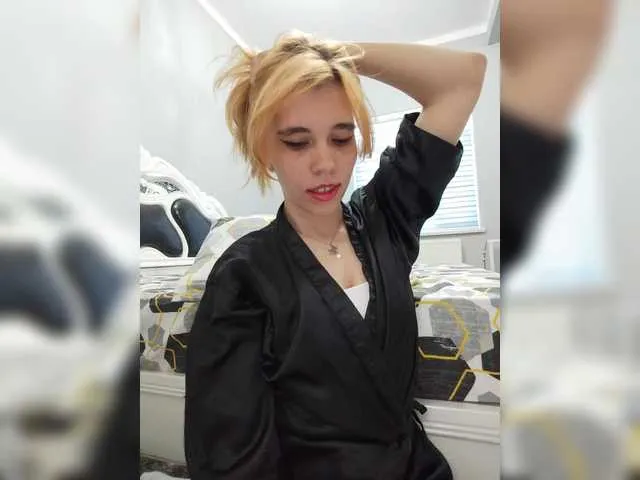 Live sex webcam photo for Kitteen #292346622