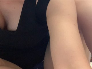 Live sex webcam photo for KittenQueen71 #228828300