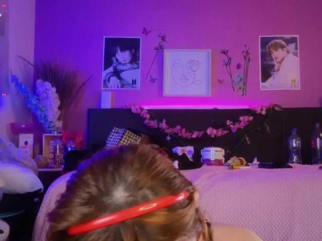 Live sex webcam photo for Kitty-Roses #291170418