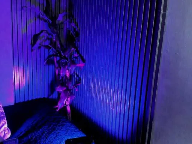 Live sex webcam photo for Kitty-doll1 #292165483