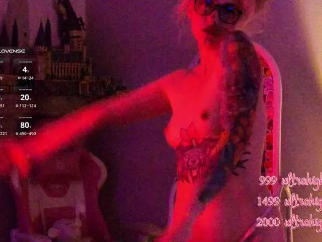 Live sex webcam photo for KittyBay #290372419