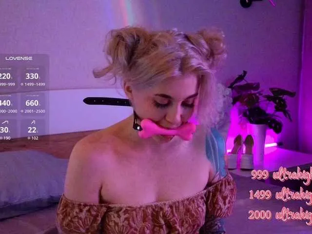 Live sex webcam photo for KittyBay #290378855