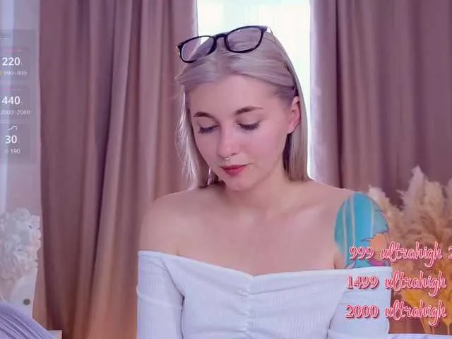 Live sex webcam photo for KittyBay #290582530