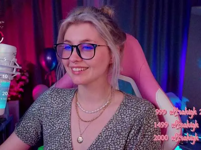 Live sex webcam photo for KittyBay #290752681