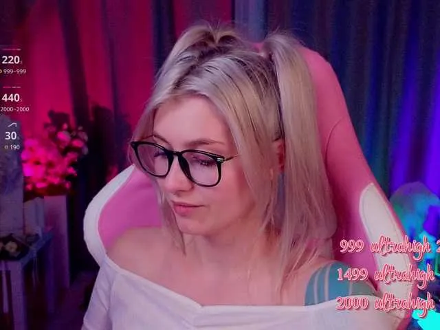 Live sex webcam photo for KittyBay #290774796