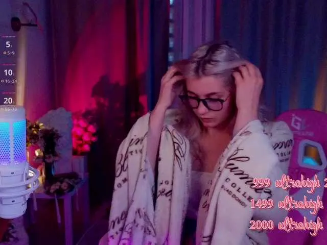 Live sex webcam photo for KittyBay #290842371