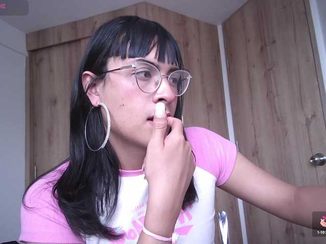 Live sex webcam photo for KittyGiirl #290334759