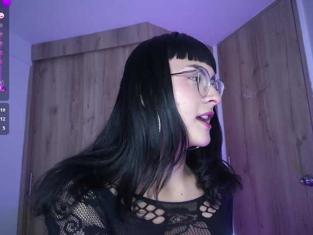 Live sex webcam photo for KittyGiirl #290592015