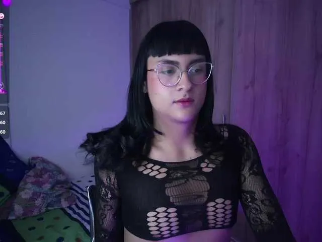 Live sex webcam photo for KittyGiirl #290595015
