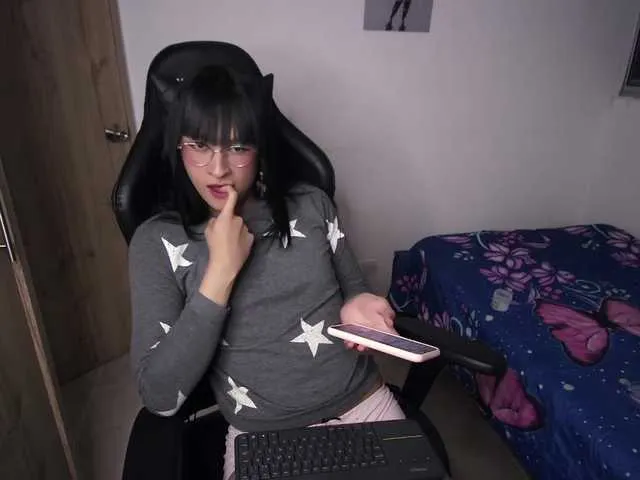 Live sex webcam photo for KittyGiirl #291013047