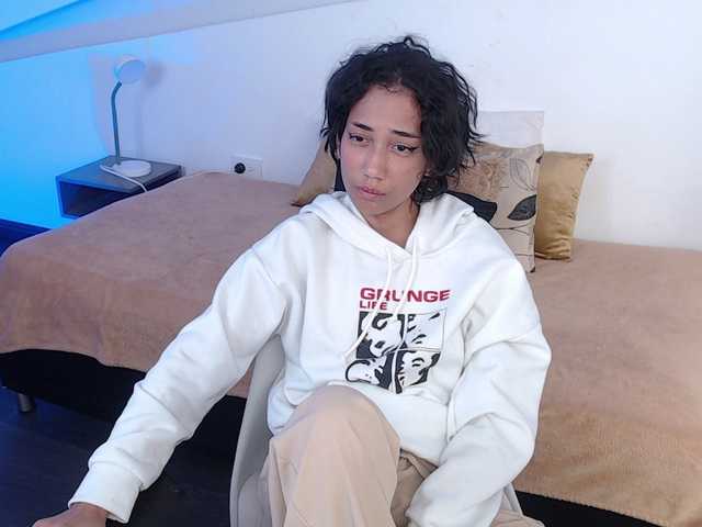 Live sex webcam photo for Kity-hot #291618743