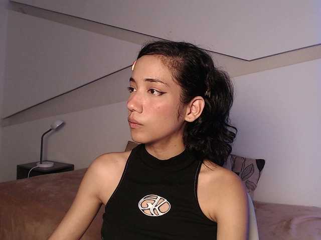 Live sex webcam photo for Kity-hot #292105076