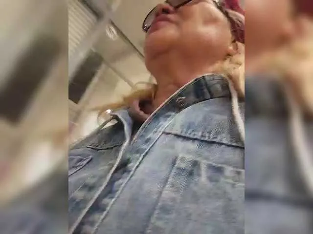 Live sex webcam photo for Kleopatra675 #290887542