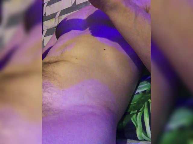 Live sex webcam photo for Klngs333 #290323777