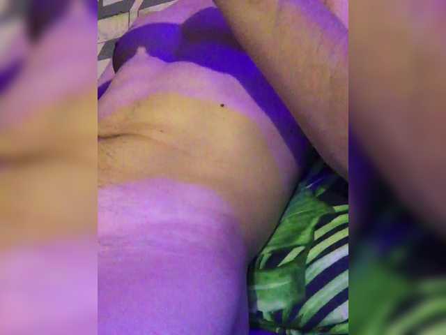 Live sex webcam photo for Klngs333 #290529475