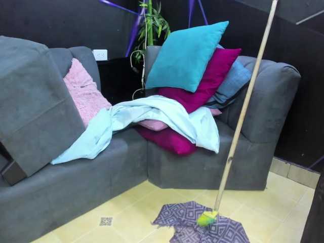 Live sex webcam photo for Kloe-sex-hot #291980829