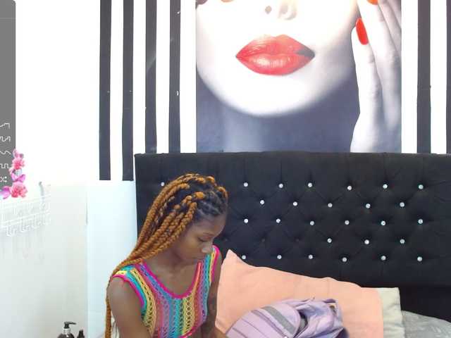 Live sex webcam photo for Kloee11 #277736283