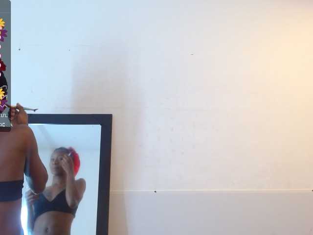 Live sex webcam photo for Kloee11 #277783390