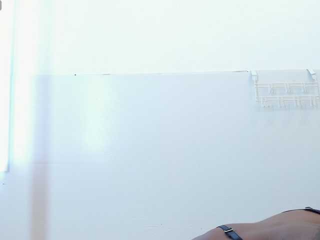 Live sex webcam photo for Kloee11 #290474426