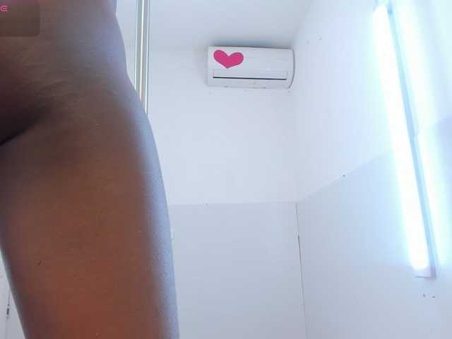 Live sex webcam photo for Kloee11 #290489532